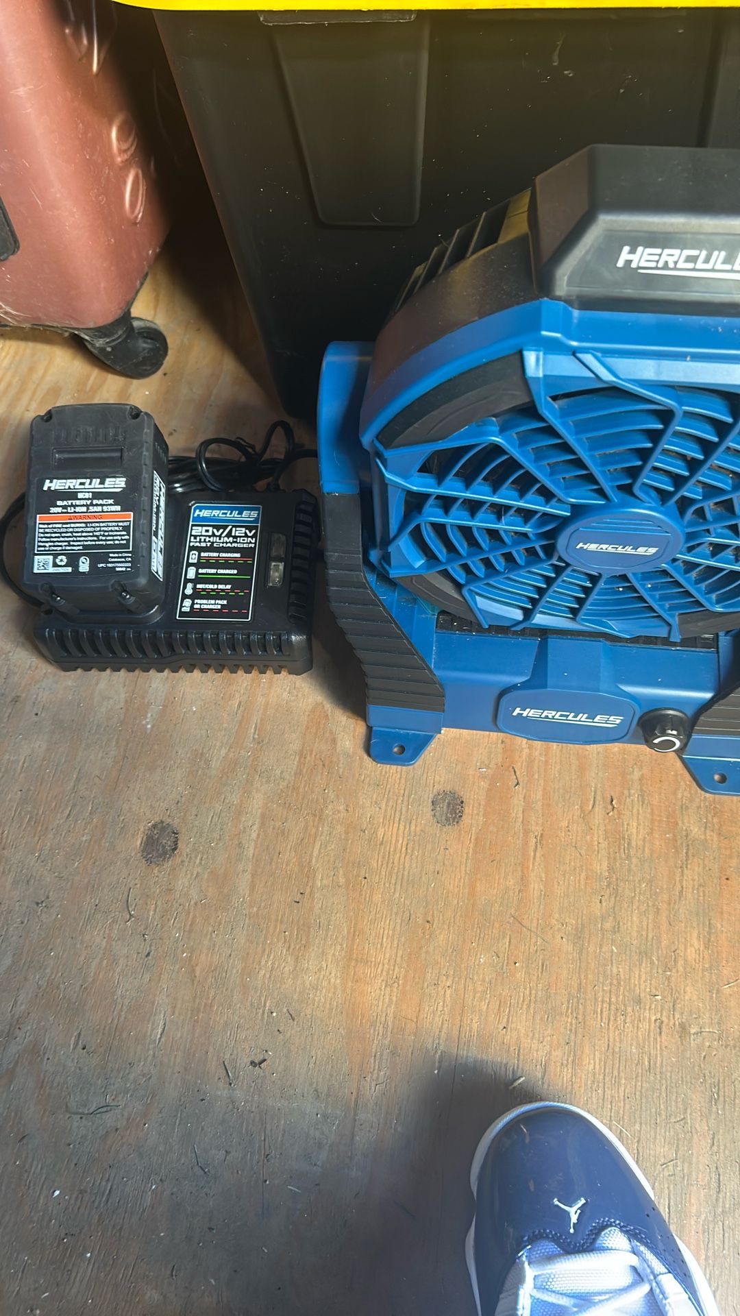 Hercules Fan, 1 Battery and Charger 