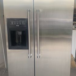 Viking Professional Refrigerator 