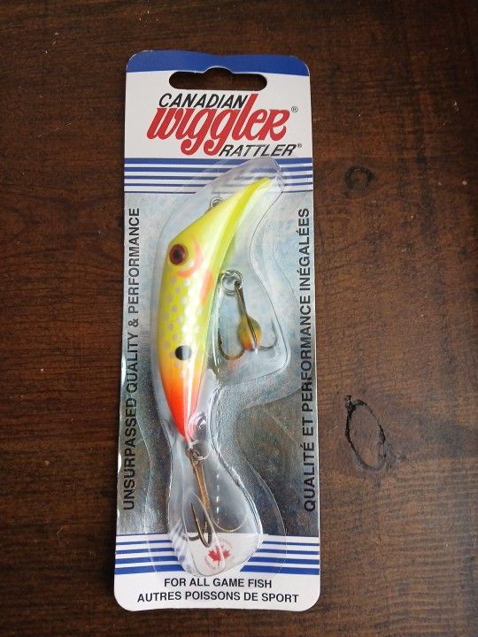NOS Vintage Canadian Wigglers Rattlers CWR151 Chartreuse Red Tail