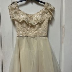 Nice Short Dress . Small 