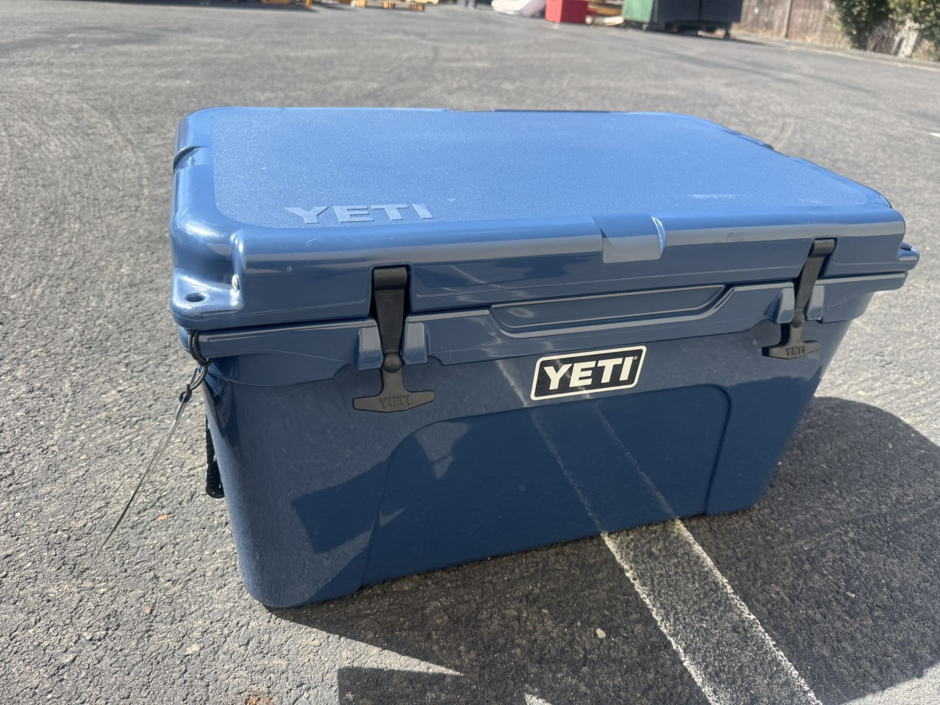 YETI TUNDRA 45 HARD COOLER