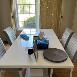 ✨ Modern White Dining Table + 4 Grey Velvet Chairs – Excellent Condition! 🪑🍽️