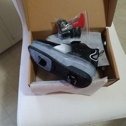 Kids, Brand New Shoe Heelys Roller Skates 