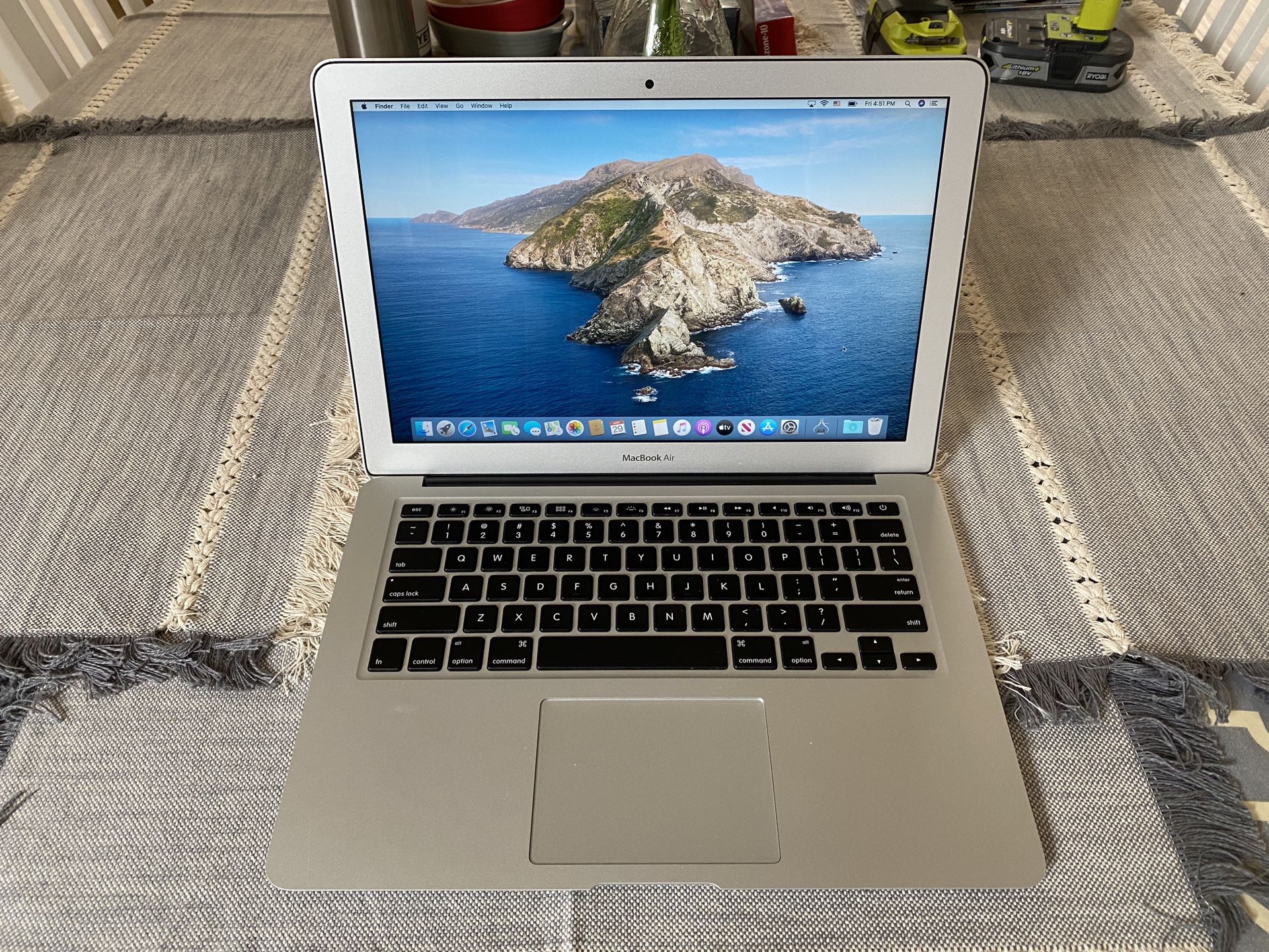 Apple MacBook Air 13" Laptop MD760LL/A (MID 2013) 1.3GHz i5 4GB 128SSD