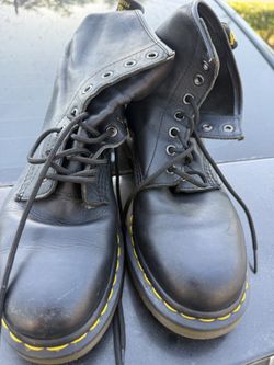 Durable black leather boots. Boots have yellow stitching, 8 eyelets.Size 8.
