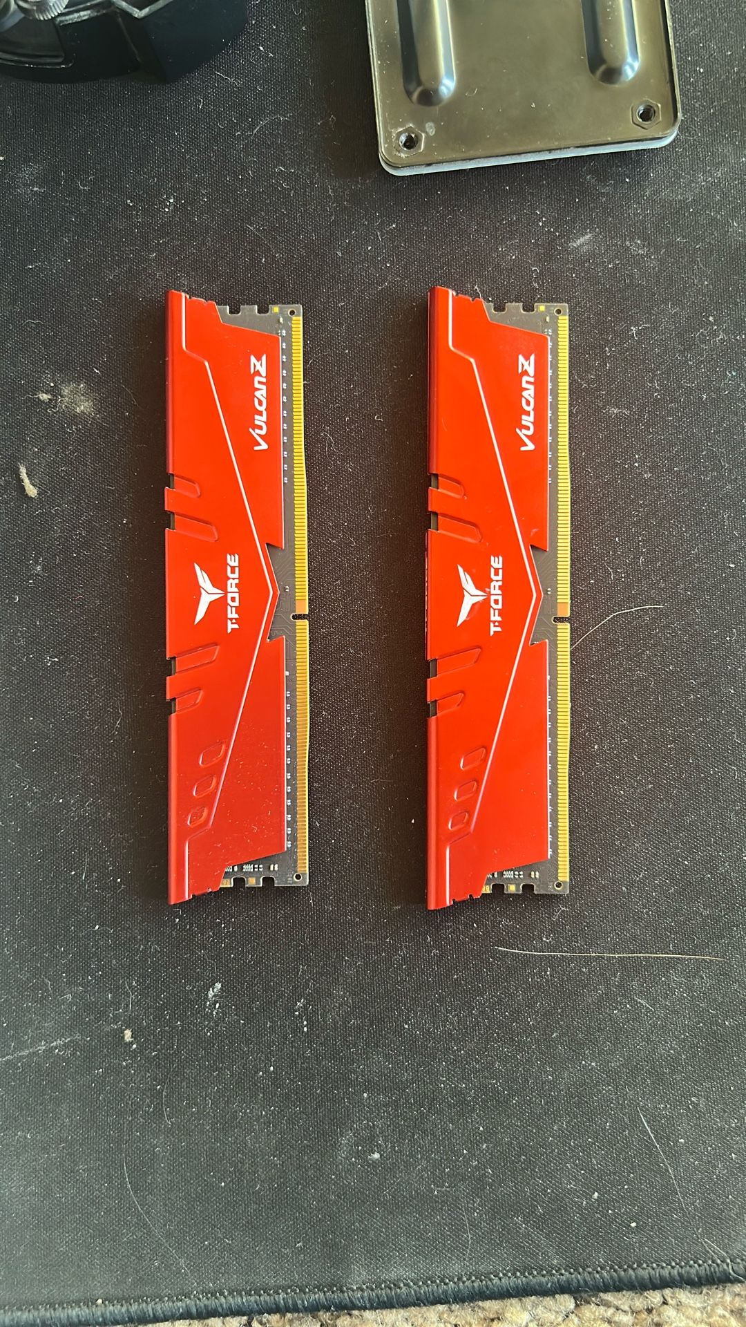 T-FORCE 16 GB (TWO 8GB STICKS) DDR4 3000 - RAM