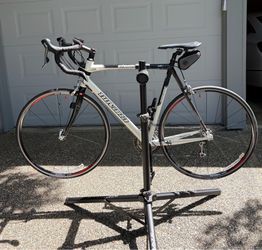 Novara Strada Road Bike