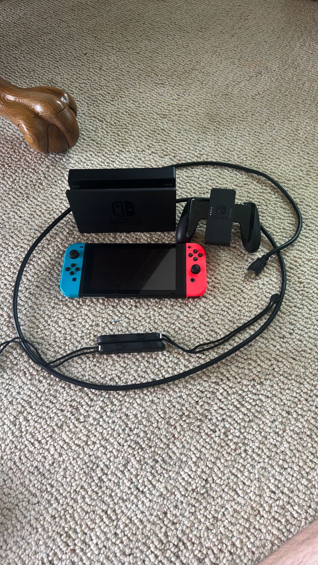Nintendo Switch With HDMI Cable (Missing Charging Cable” 