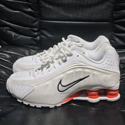 Nike Shox R4 White Red Youth Shoe Size 3.5Y CW2626-102  BRAND NEW! NO BOX! 