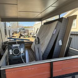 Queen Size Complete In Good Condition Bed 