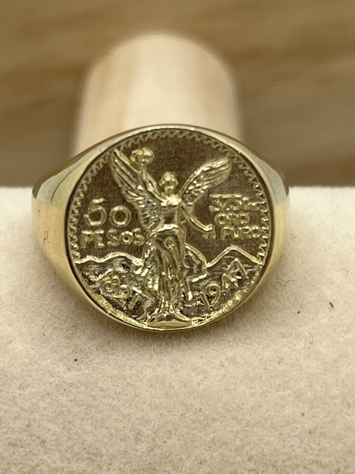 Brand New 10k gold Centenario Ring
