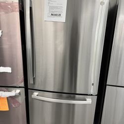 33 Inches Wide Bottom Freezer Refrigerator With Ice Maker 