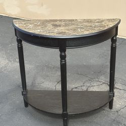 Entrance table