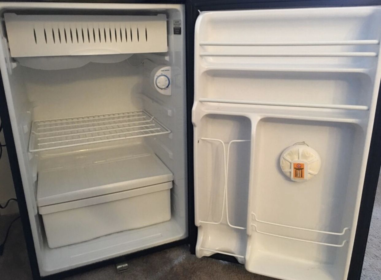 black GE personal refrigerator