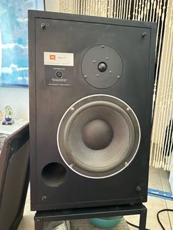 Very nice pair of Vintage JBL L40 stereo speakers.