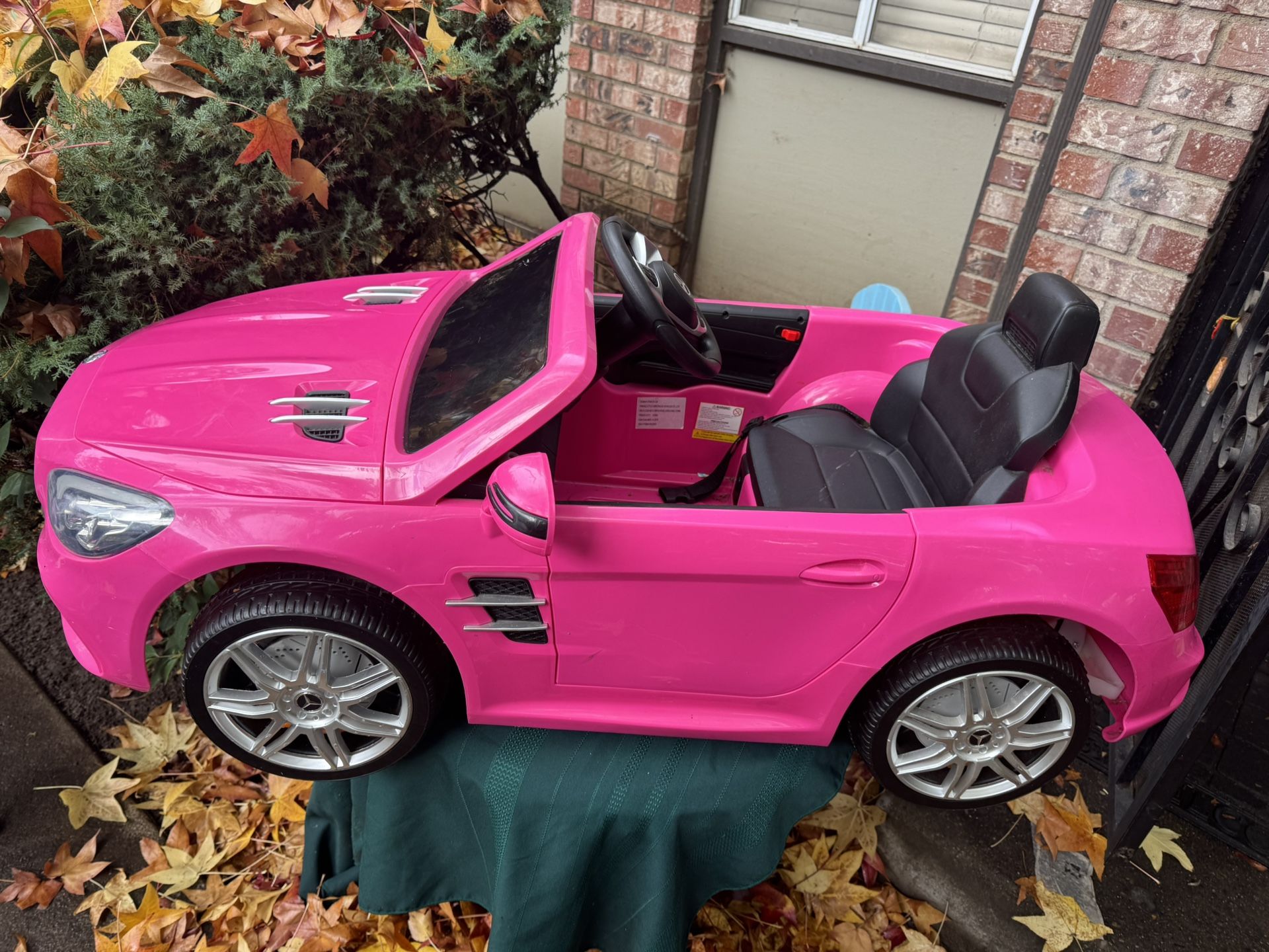 kids Battery Car Mercedes can't Find The Charger Or The Remote