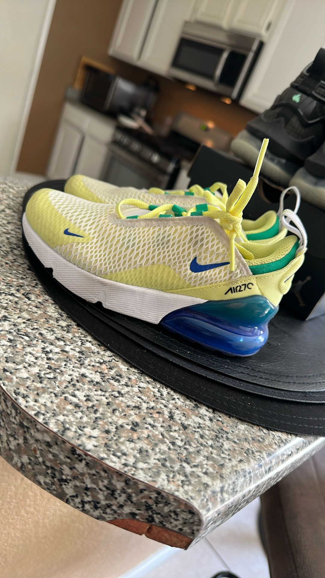 Nike Boy's Air Max 270 Go Size 12C
