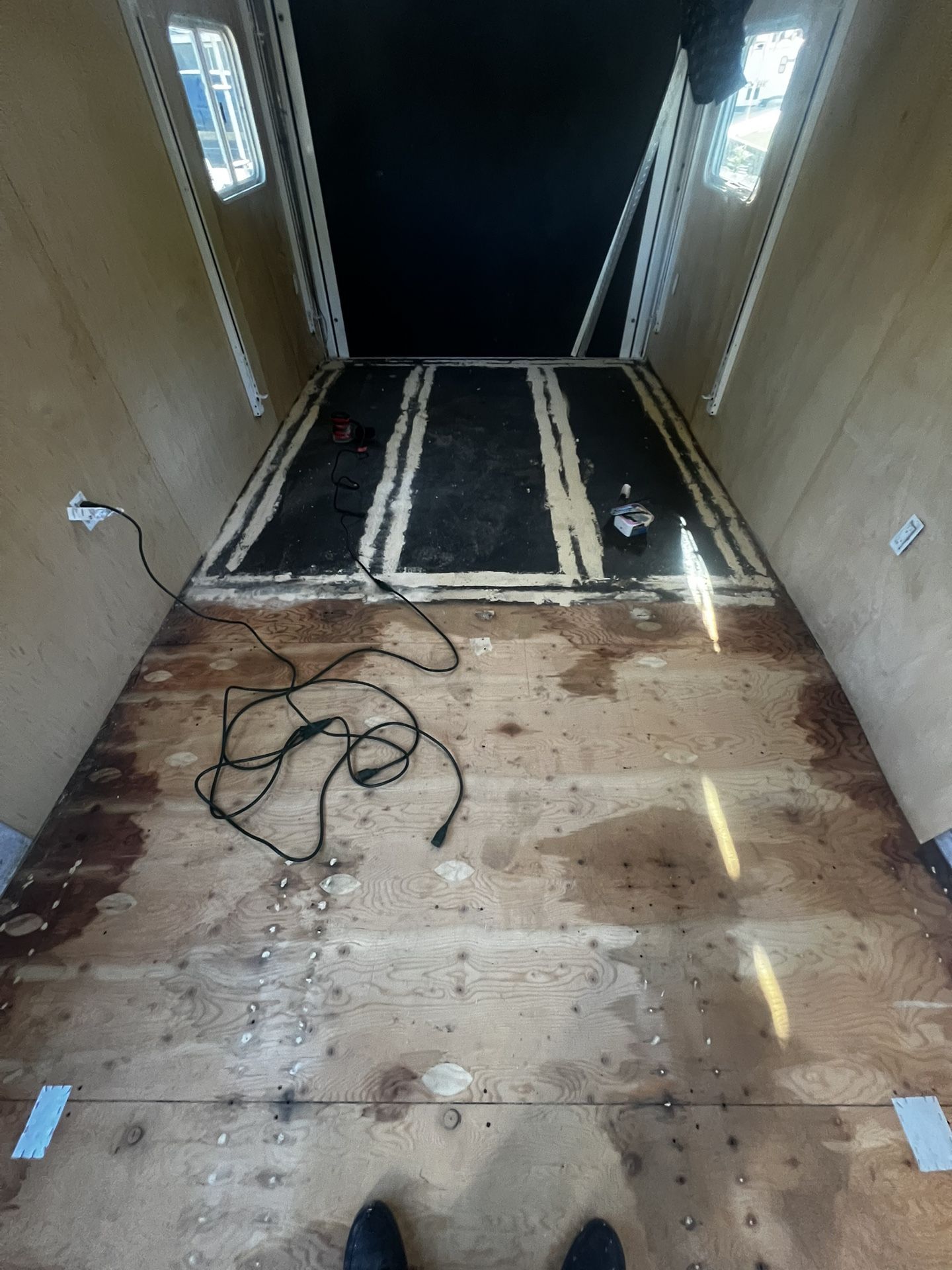 Fifth wheel  New Coin Linoleum