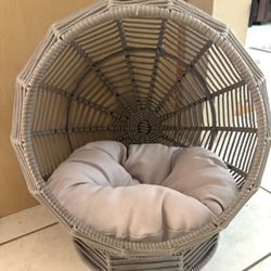 Never Used No Box $sells For $102.99 Gillum Hand-Woven Elevated Cat/small Dog Hut with Cushion comes with cat frame see 