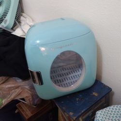 Frigidaire Retro Mini Fridge 