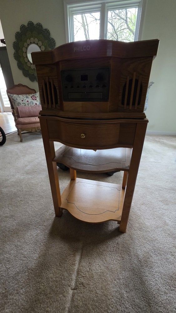PHILCO TURNTABLE CD AND CASSETTE PLAYER CONSOLE