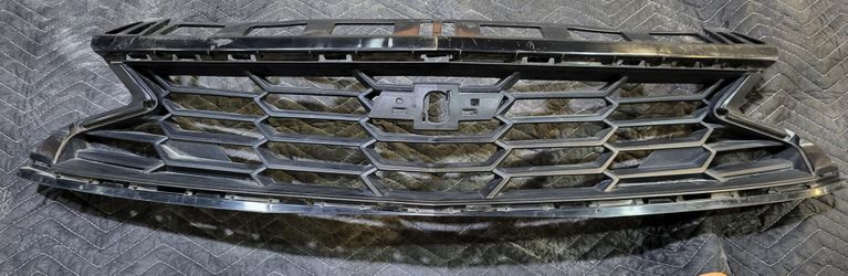 2019-2021 Front Upper Grille OEM Gm# (contact info removed)5