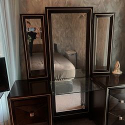 Makeup Table