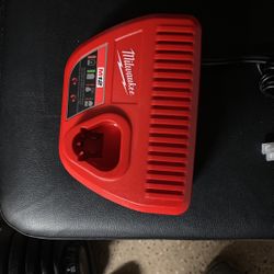Milwaukee m12 Battery Charger 