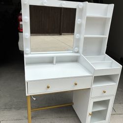 Lighted Vanity With Mirror 