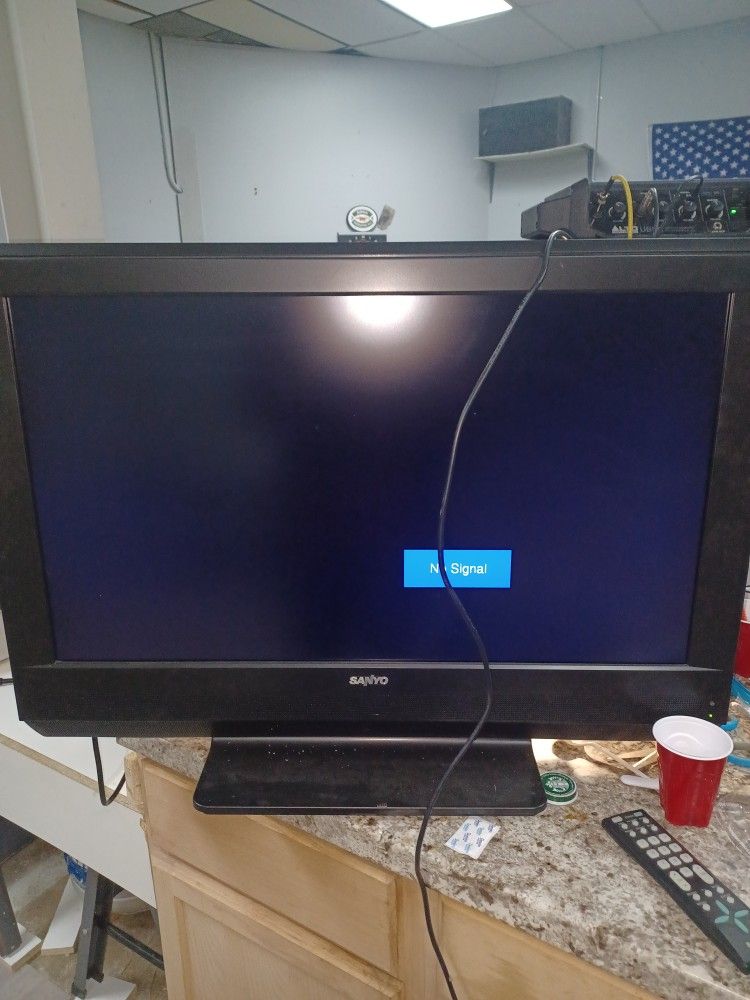 32 Inch Sanyo Flat Screen / With Remote