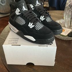 Air Jordan’s 4 Retro Black Thunder