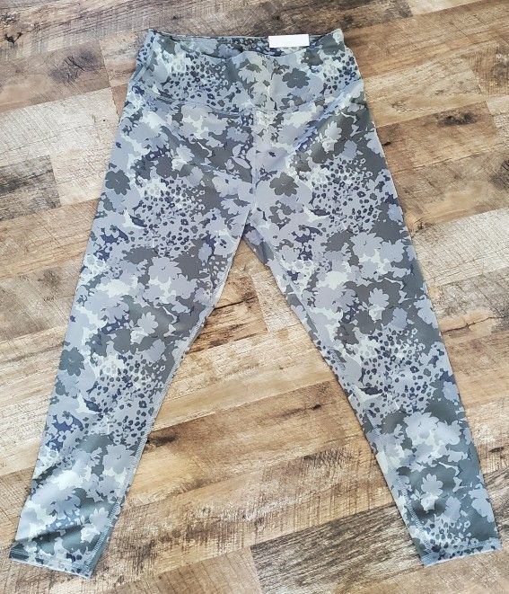 Maurices L Short high waisted legging gray green floral slight camo straight leg