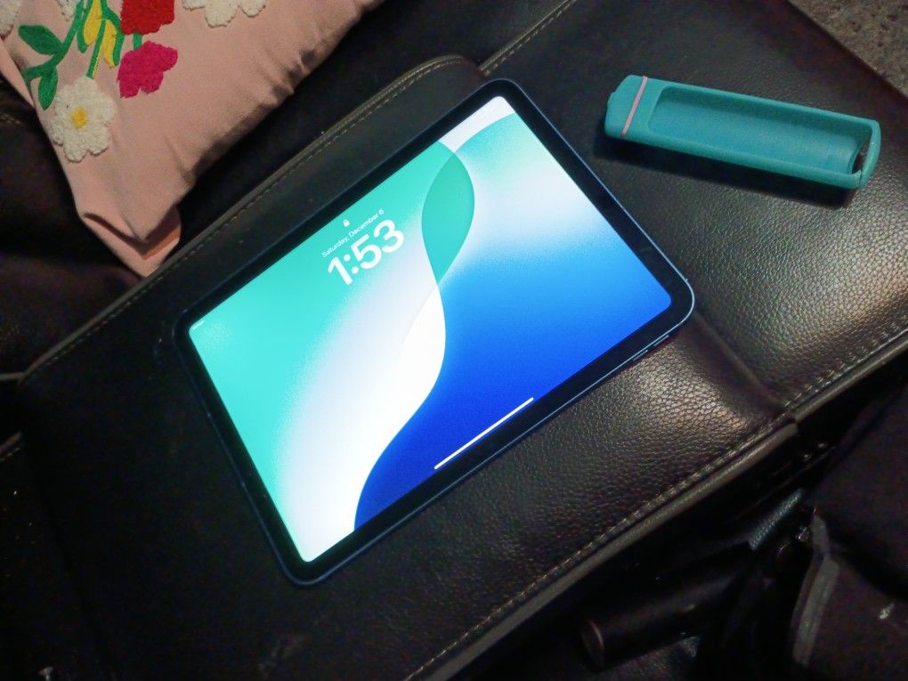 800$ iPad A16 wt Active Data  Service 