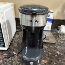 Single-Serve Coffee Maker – Compact & Works Great ☕️