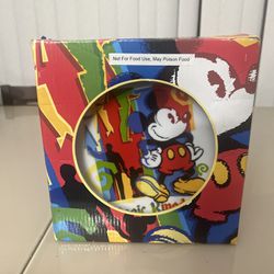 Walt Disney World Parks Magic Kingdom Mickey Mouse Collector Plate New Old Stock. This is a new open box item. However, the box does have cosmetic ble