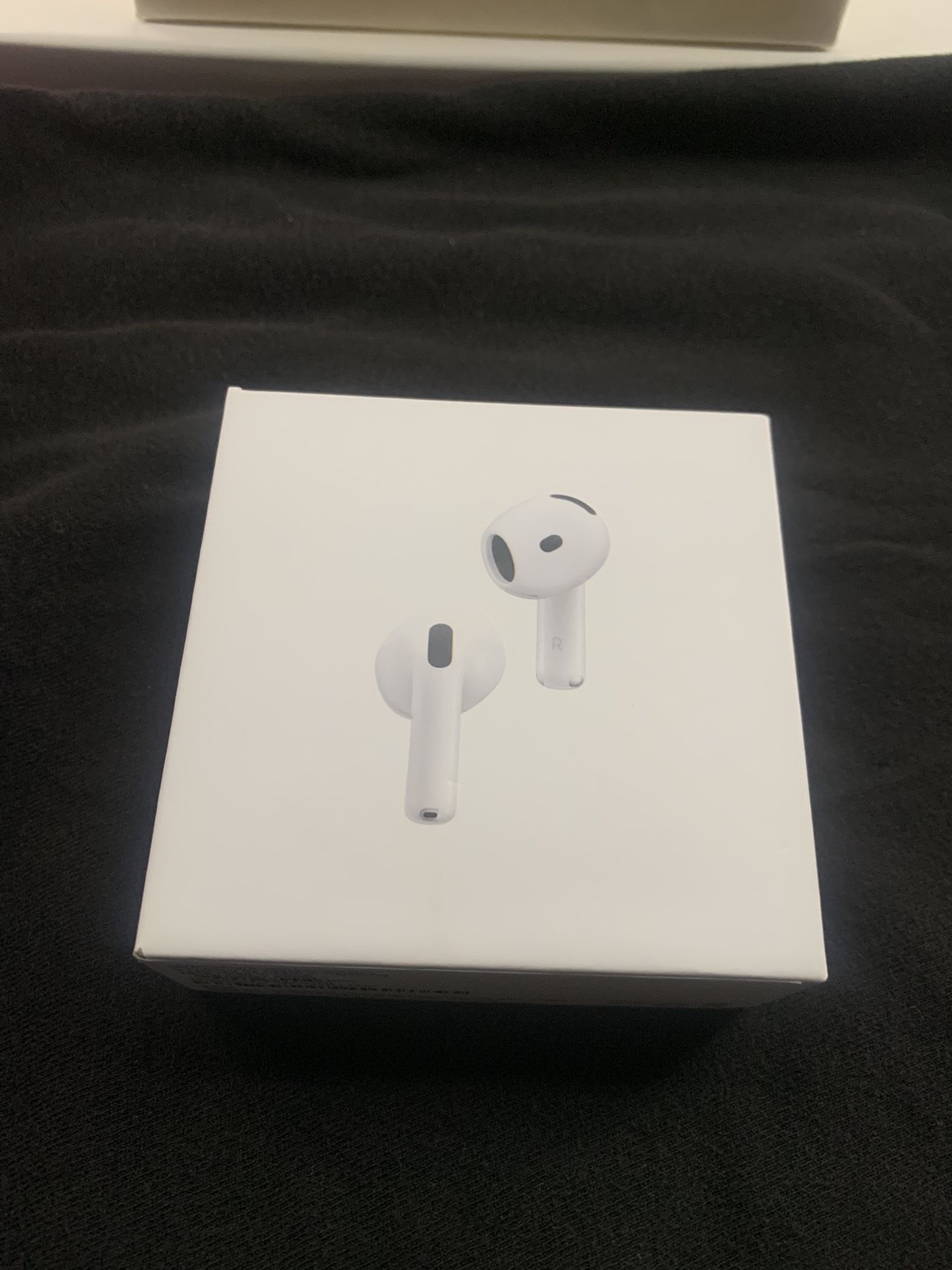 AirPods 4s
