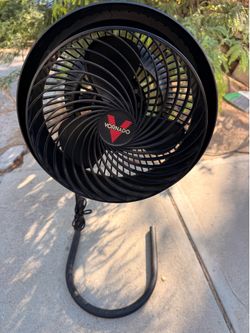 Vornado 783 Large Pedestal Air Circulator Fan - Classic Side Wheel Dial