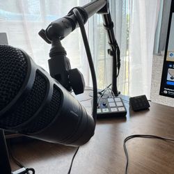 AT2040 XLR And Rode Streamer X