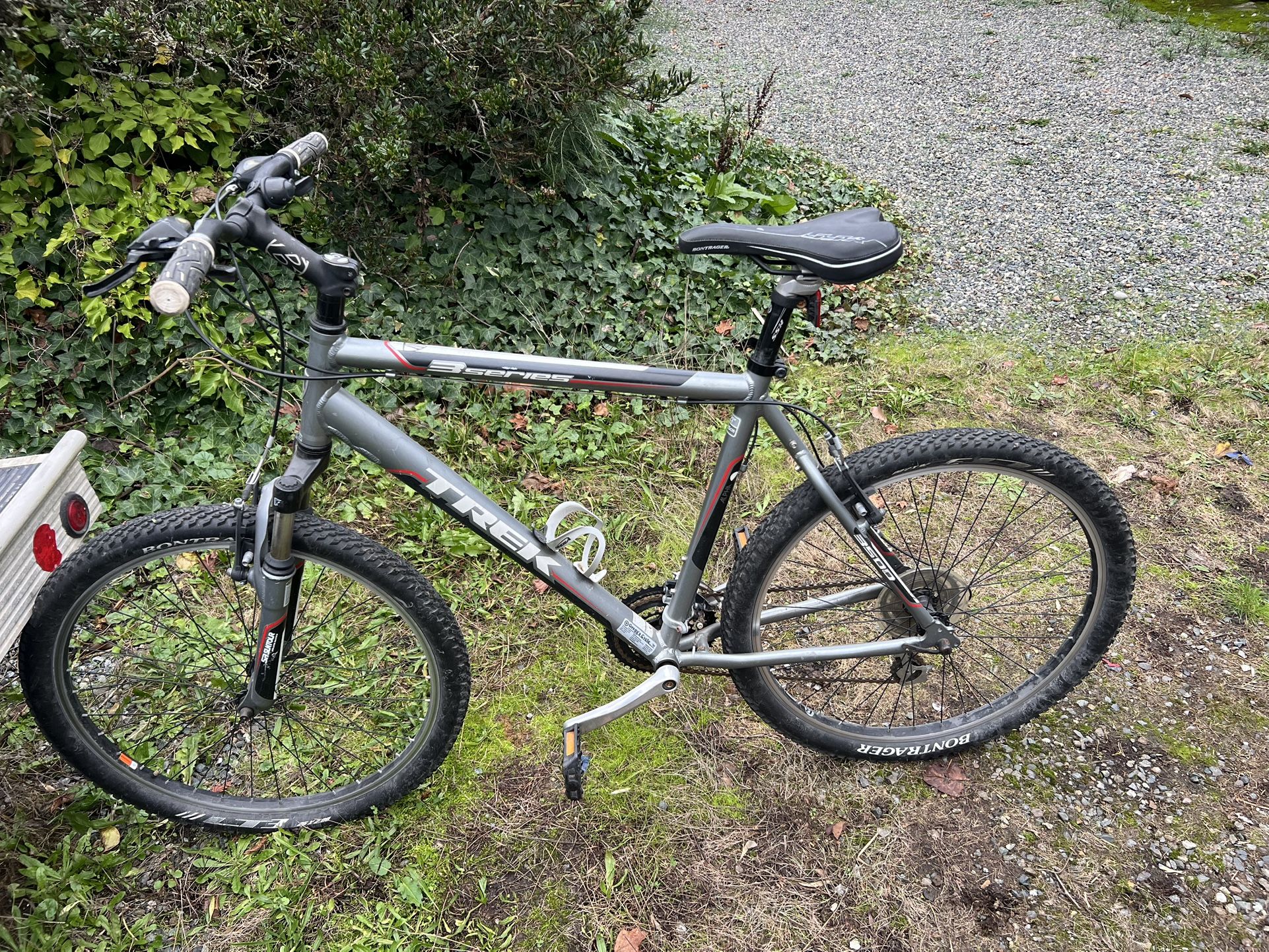 TREK 3 Series 21" Moutian Bike