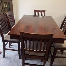 Dining room Table and Chairs 
