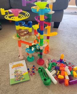 Glowing Marble Run with Motorized Elevator, Construction Building Blocks with 30 Glow in The Dark Marbles, STEM Educational Toys Set for Kids Ages 4-8