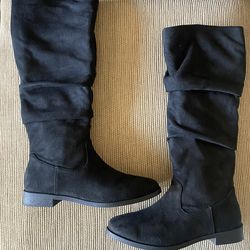 Women’s boots size 6