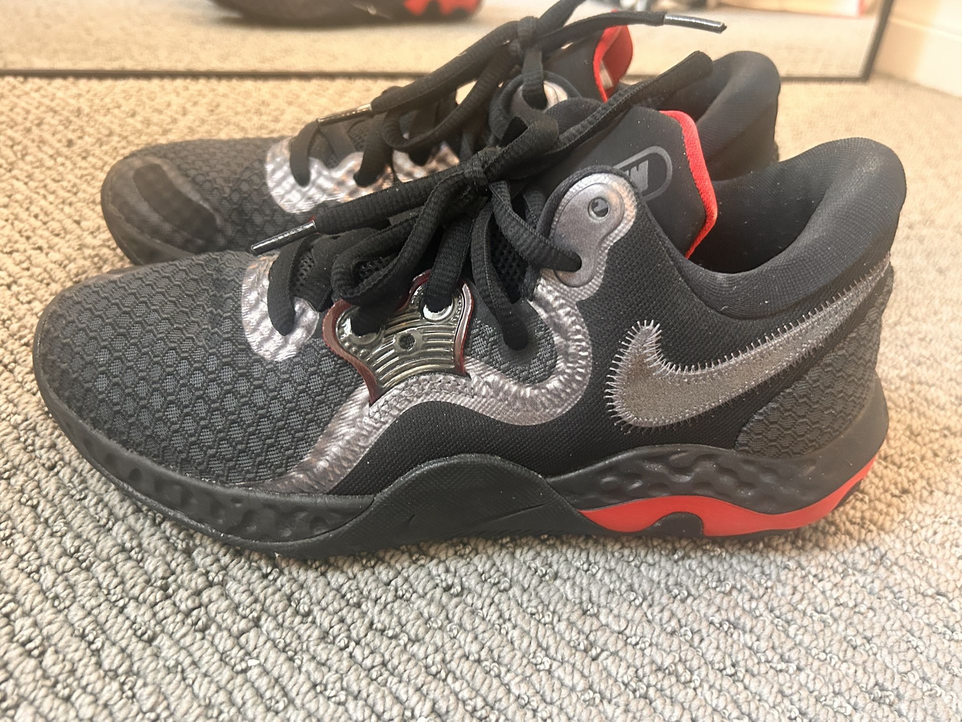 Nike Renew Elevate 2 Women’s Basketball Shoes 8.5