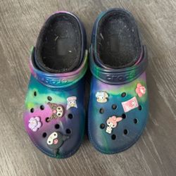 Comfy Crocs - Size: 7