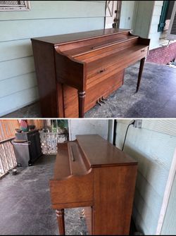 Schafer & Sons Upright Piano – Walnut
