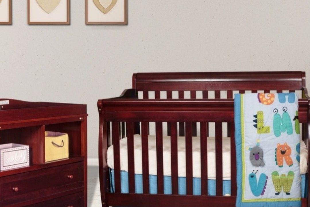 3-in-1 Convertible Crib and Changing Table