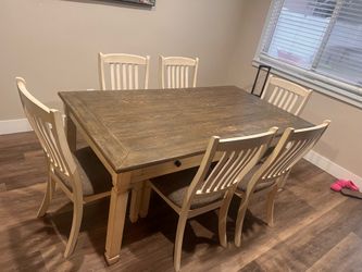 Dining table with 6 chairs  good conditions