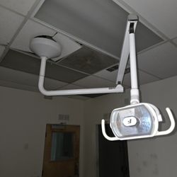 2 Light for surgical use. 