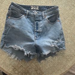 Me Free Denim Cut Of Shorts With Frayed Bottom