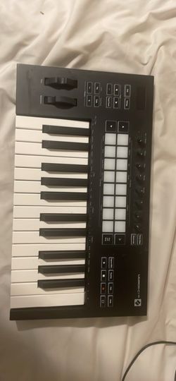 Launch key 25 mk3 midi controller keyboard
